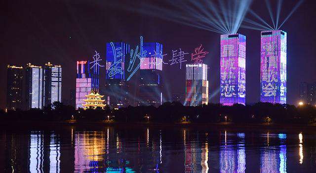 智能照明·长沙橘子洲777架无人机浪漫灯光秀迎七夕