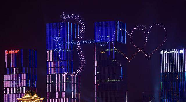 智能照明·长沙橘子洲777架无人机浪漫灯光秀迎七夕4