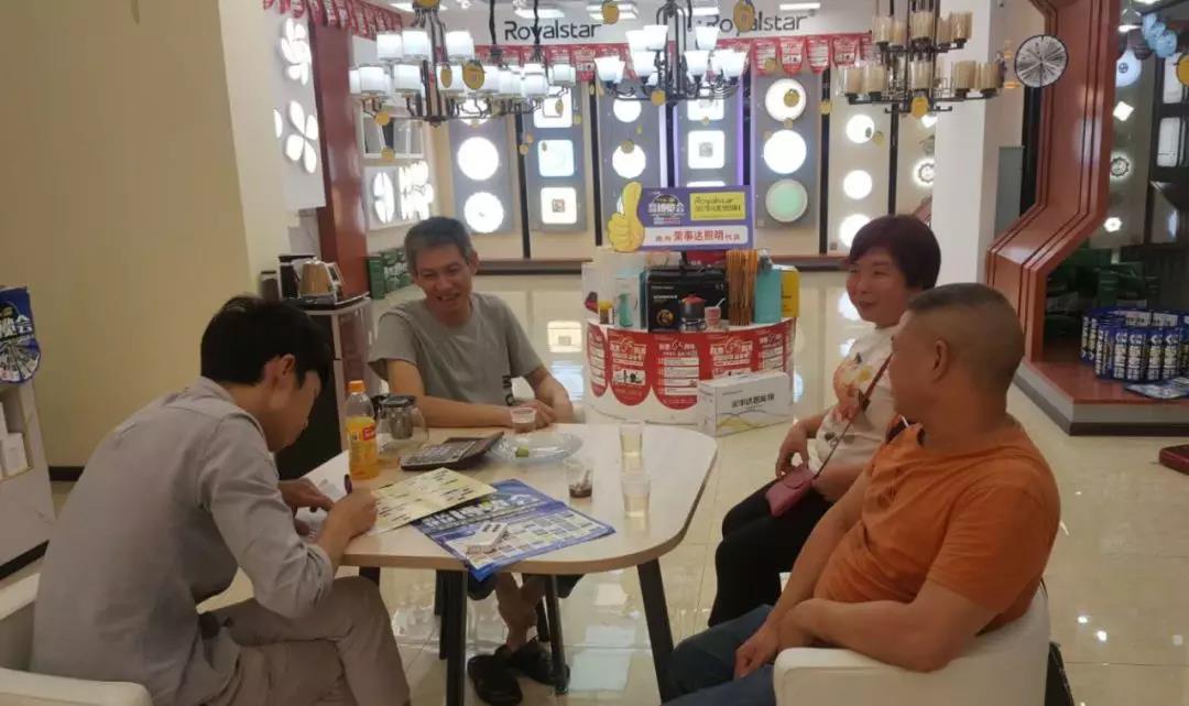 荣事达智能照明 ▏荣事达智能灯饰贵州遵义店迎战金九银十