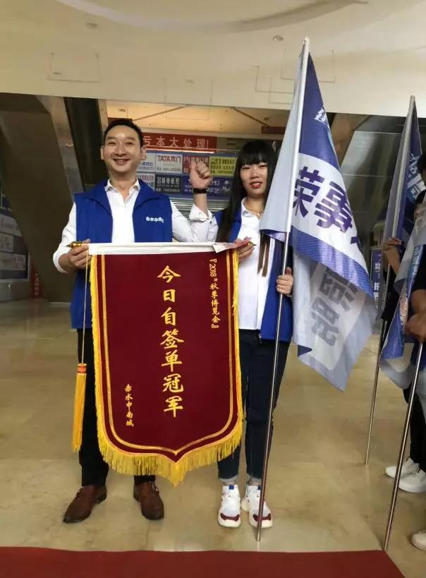 荣事达智能照明 ▏荣事达智能灯饰贵州遵义店迎战金九银十